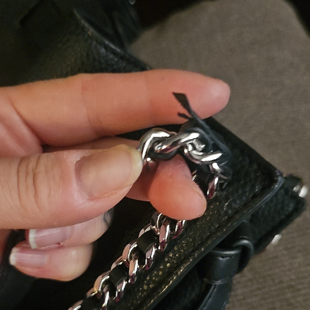 🖤🖤 Michael Kors Black Messenger Bag with Silver Chain - Picture 9 of 11